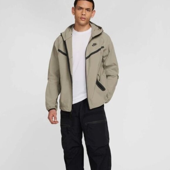 Nike Tech Woven Windrunner Lightweight Jacket Light Army HM7151-320 Men's - Picture 12 of 12